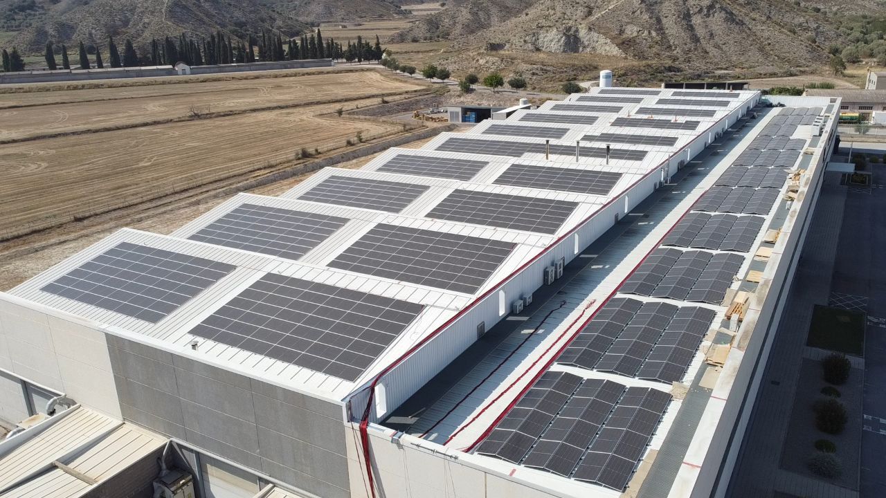 Cubierta industrial fotovoltaica